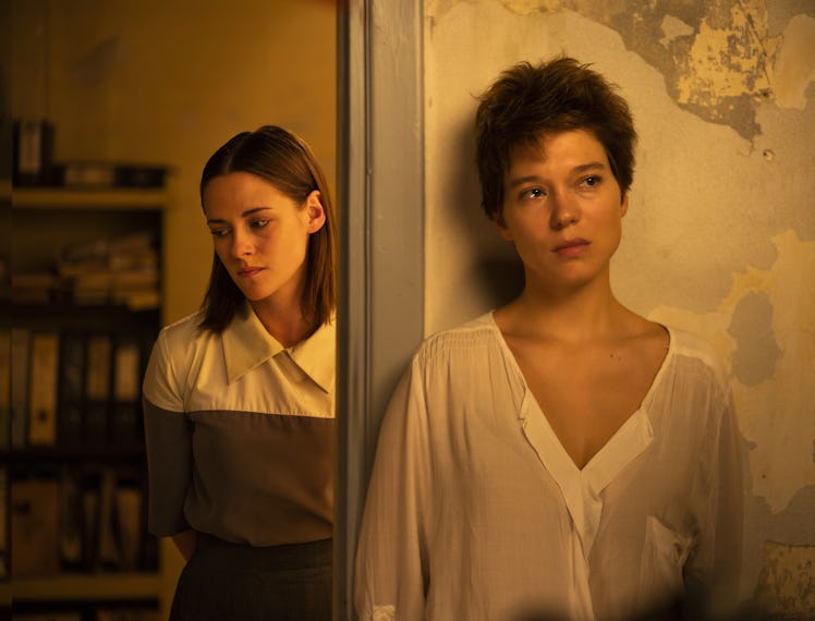 Kristen Stewart and Léa Seydoux in Crimes of the Future.