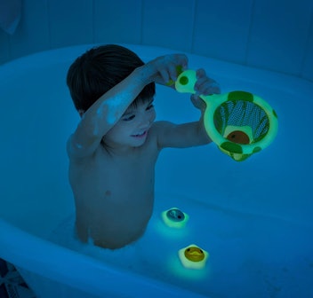 Munchkin Catch a Glowing Star Light Up Baby Bath Toy
