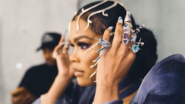 Teyana Taylor wearing blue and purple rings while getting ready for the 2022 met gala