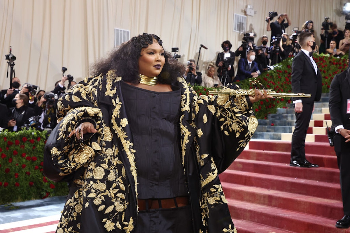 Behind the scenes of Lizzo's Met Gala 2022 hairstyle, done by stylist Shelby Swain.