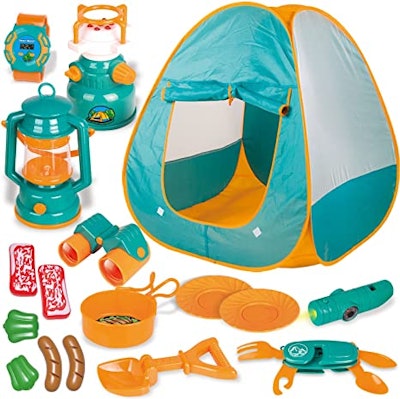 This little tent comes complete with everything your little camper needs to conquer the wilderness (...
