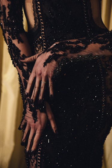 Karlie Kloss's lace gloves, worn to the 2022 Met Gala