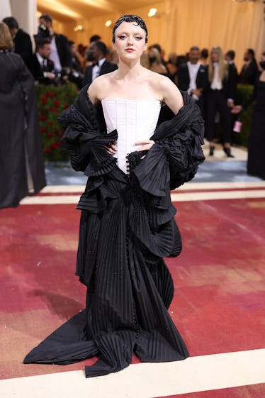 Maisie Williams attends The 2022 Met Gala Celebrating "In America: An Anthology of Fashion" at The M...