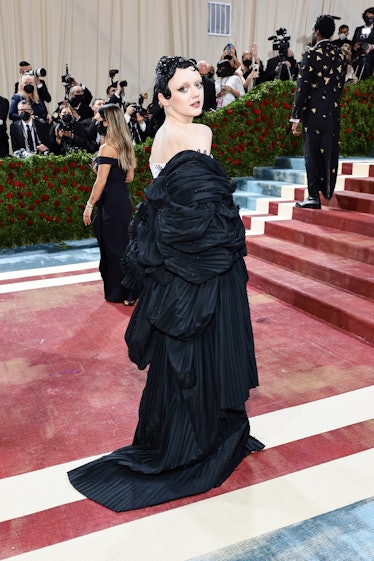 Maisie Williams attends The 2022 Met Gala Celebrating "In America: An Anthology of Fashion" at The M...