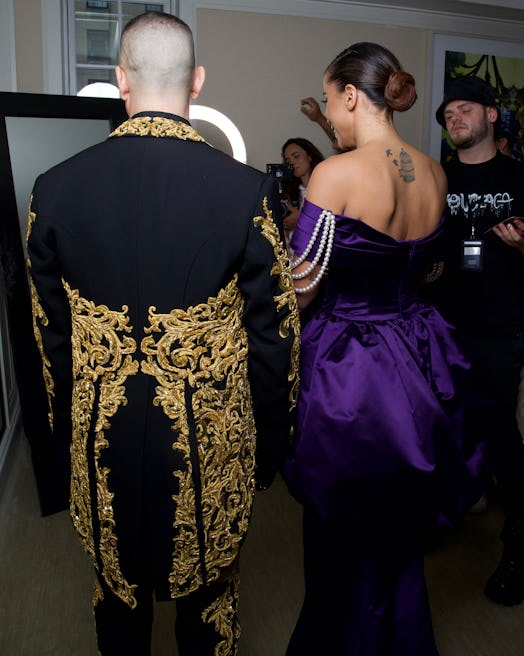 Jeremy Scott and Anitta looking into a mirror ahead of the 2022 Met Gala