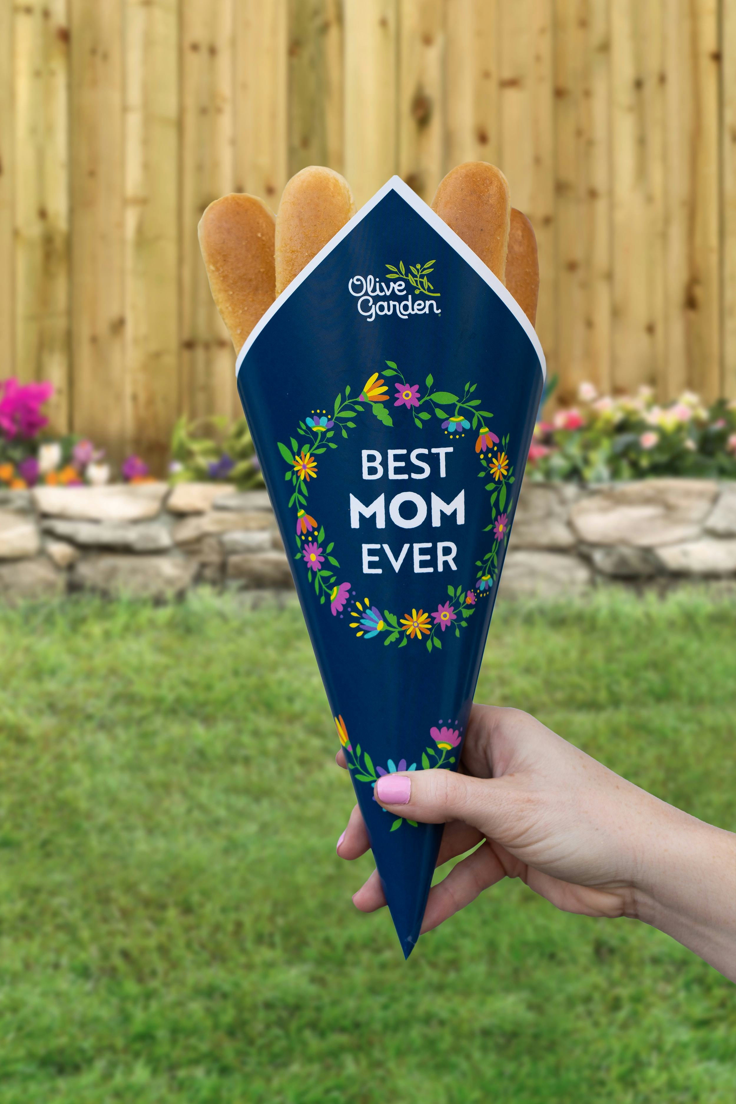 A daughter celebrates Mother's Day with her mom and needs bouquets for 2022 that aren't flowers.