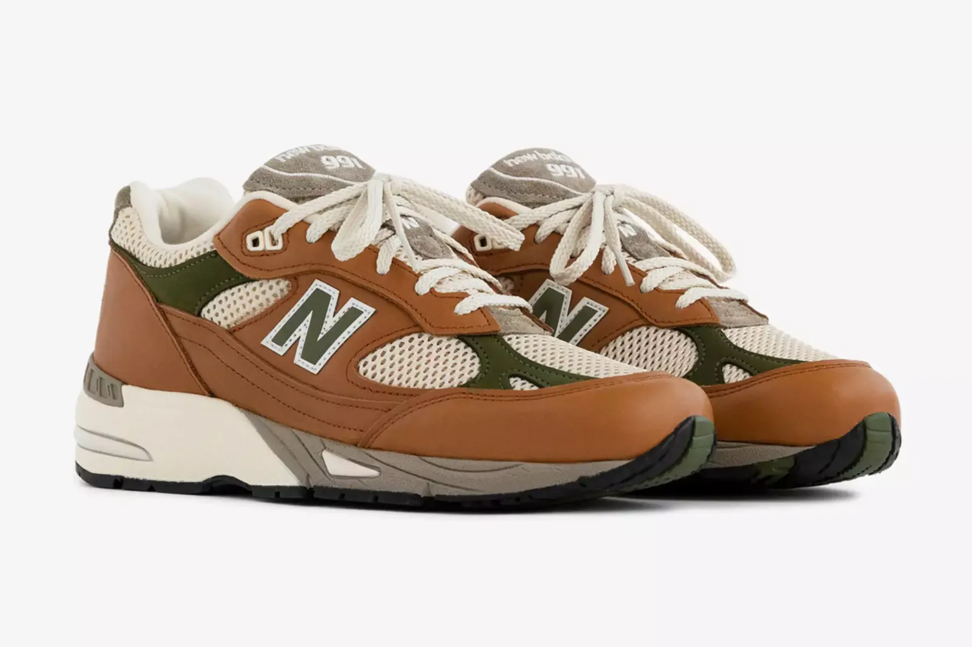 Leon Dore take on the chunky 991 sneaker