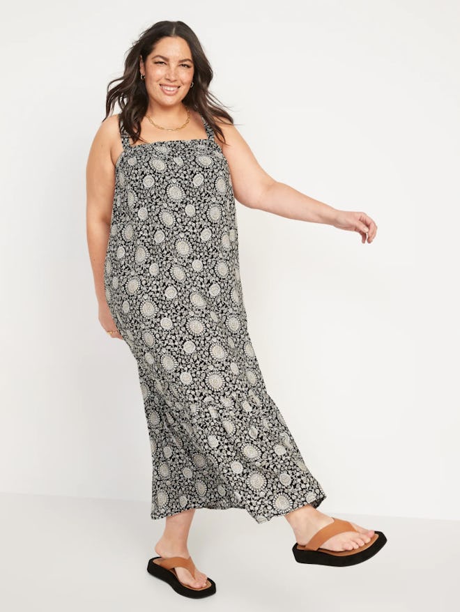 Sleeveless Tie-Back Cutout Maxi Swing Dress in Black Print