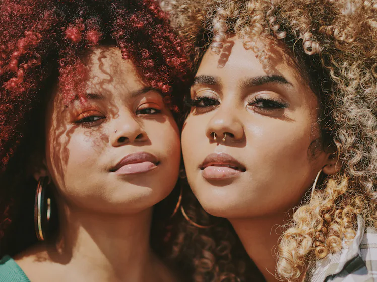 Two young women questioning what are the inner planets.