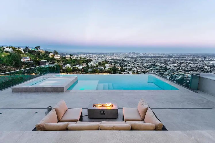 This Airbnb Los Angeles has an infinity pool in the Hollywood Hills.