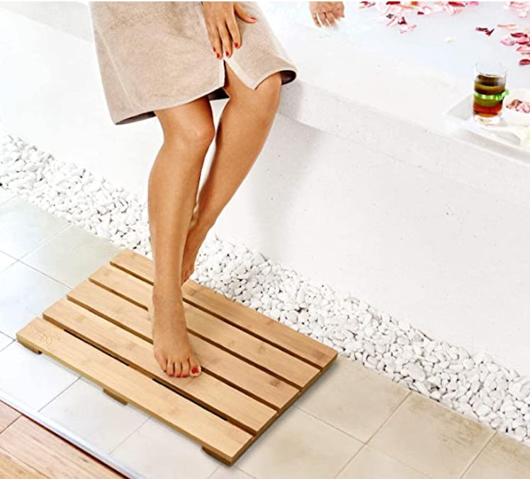 Signature Living Bamboo Bath Mat