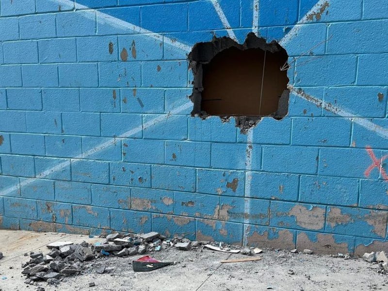 A Ma Maniére Air Jordan 2 attempted burglary