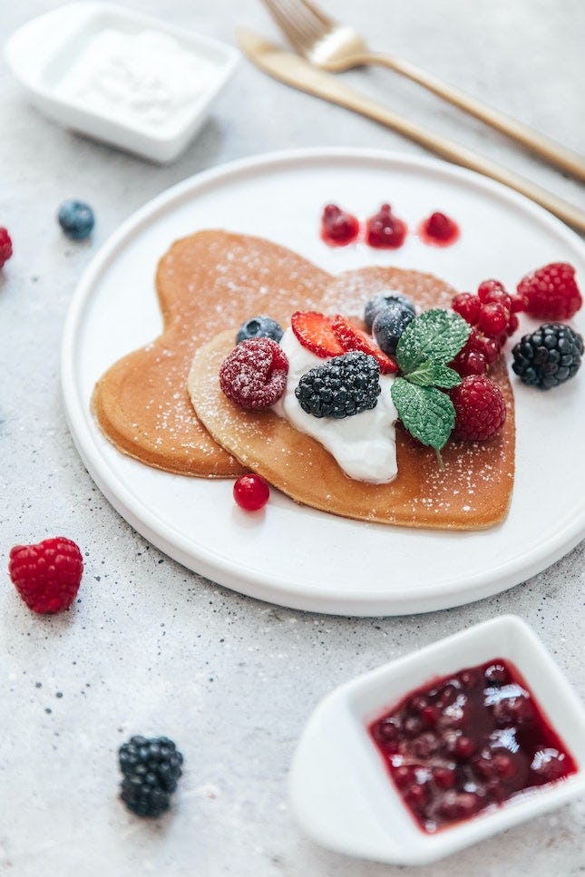 Mother's Day 2022 food deals on pizza, burgers, ice cream, and more.