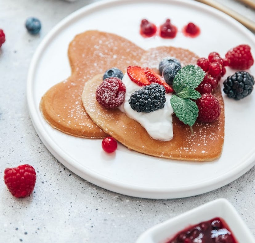 Mother's Day 2022 food deals on pizza, burgers, ice cream, and more.