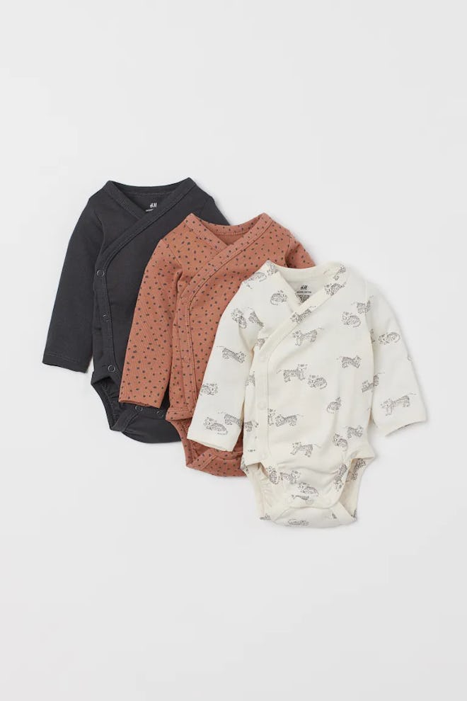 A Pack of H&M 3-Pack Long-Sleeved Bodysuits is a good item to add to your baby registry checklist