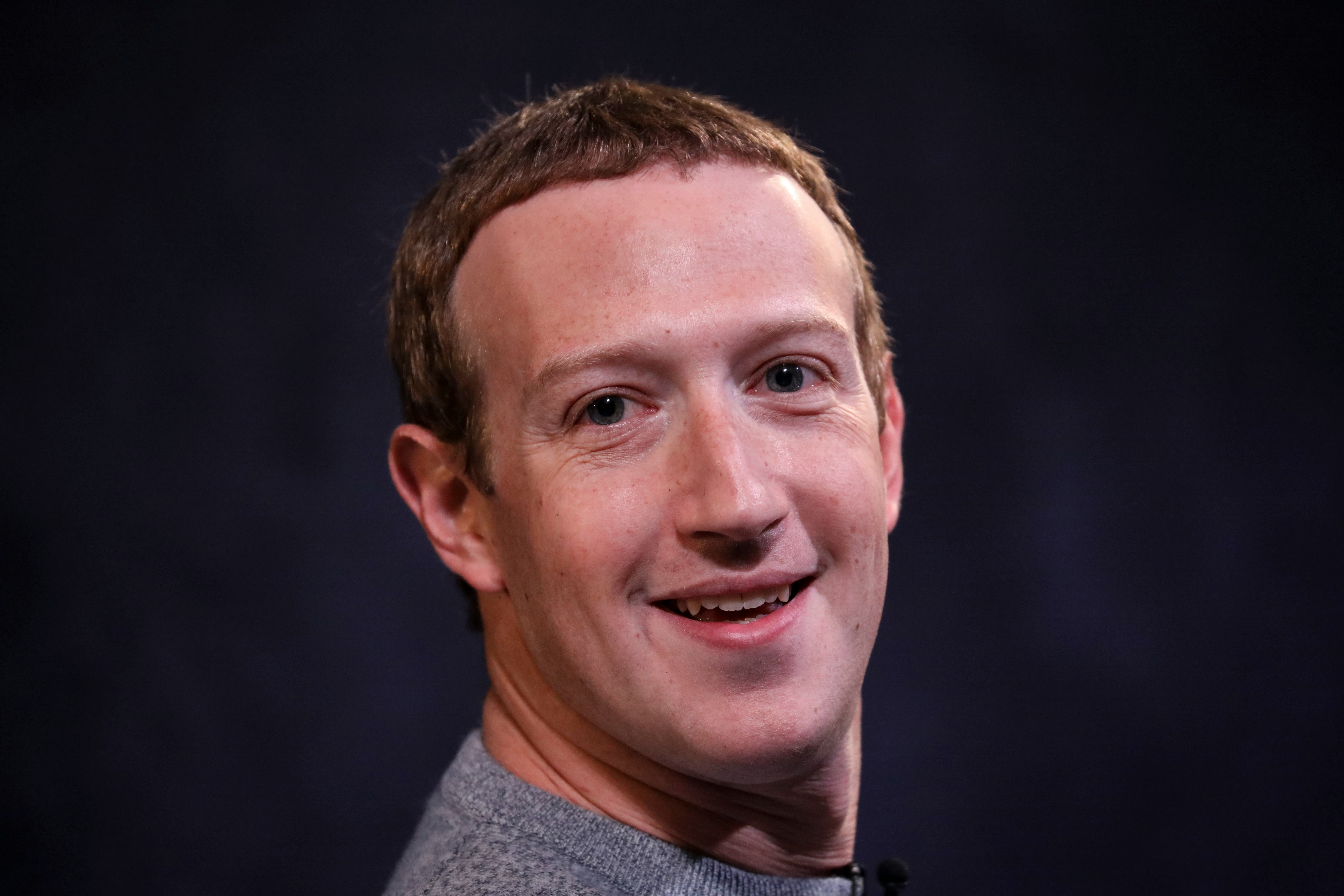 Mark Zuckerberg Demoed Meta's Neural Interface Wristband To Smart ...