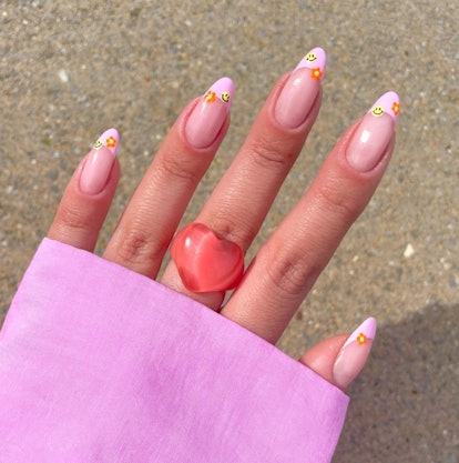 Summer nail design ideas; flowers and happy faces