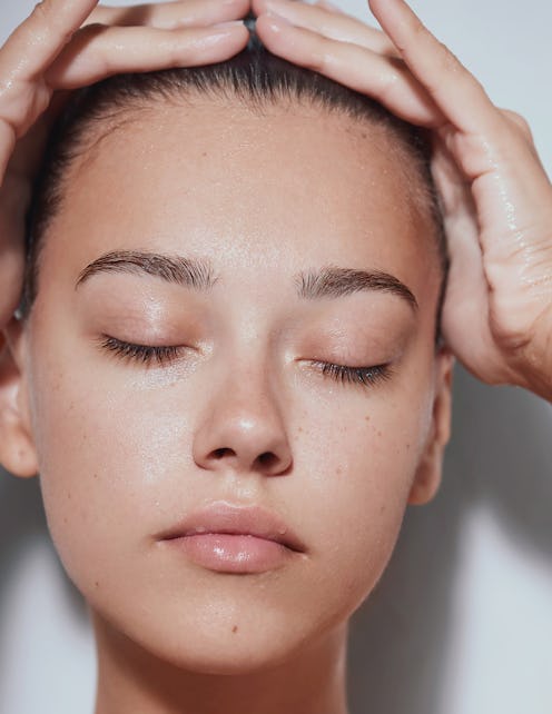 The benefits of hyperbaric oxygen chamber therapy and how it can affect the skin.