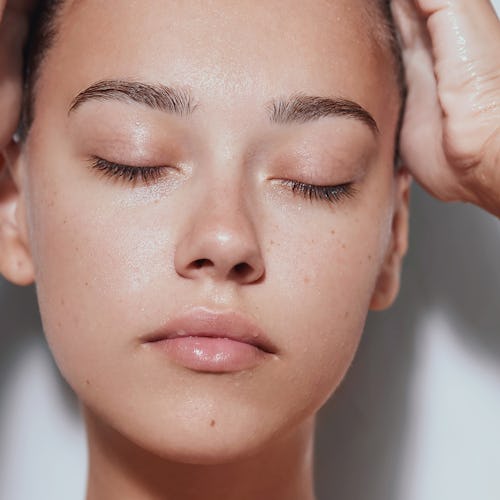 The benefits of hyperbaric oxygen chamber therapy and how it can affect the skin.