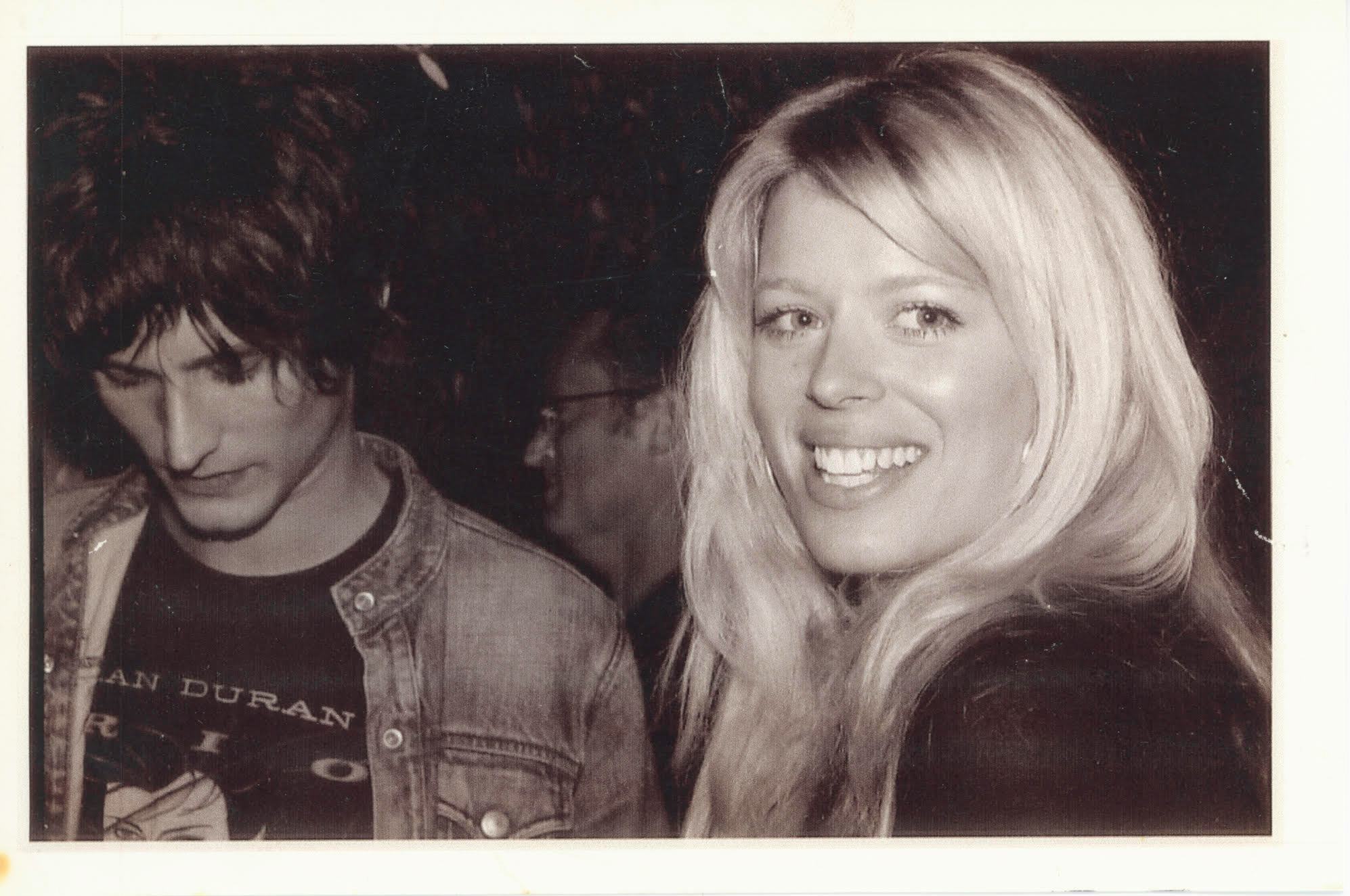 Amanda de Cadenet, host of the &lsquo;VS Voices&rsquo; podcast, spent her late 20s with other sober L.A. moms.