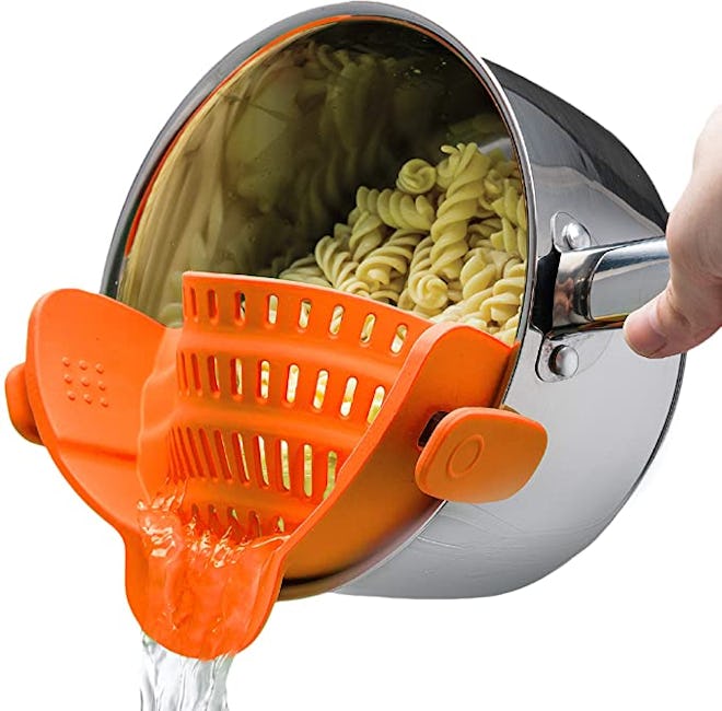 Kitchen Gizmo Snap N Strain Pot Strainer