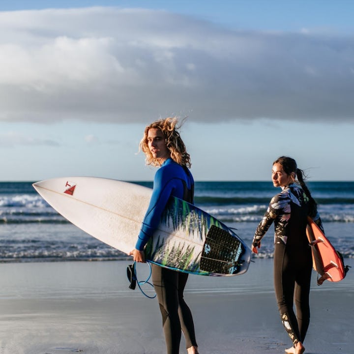 Kai Lewins as Ari Gibson & Sky Katz as Summer Torres in 'Surviving Summer.'