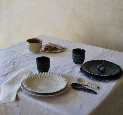 classic dinnerware sets 