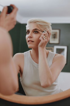 Selma Blair GUIDE Beauty applying brow