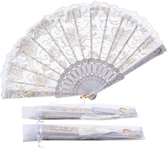 This Sepwedd set offers some of the best lace hand fans for weddings.