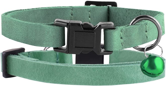 Soft leather collar for cats who hate collars