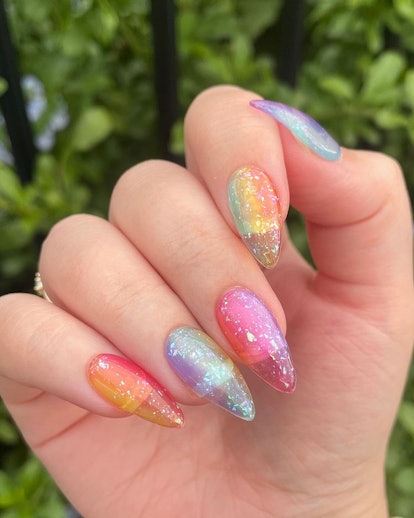 Nails Inspo To Help You Channel The '90s Summer