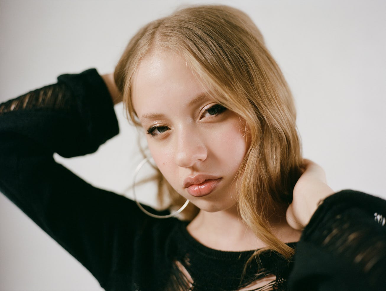 Simone Alysia Debuts “Promises & Mistakes” Video