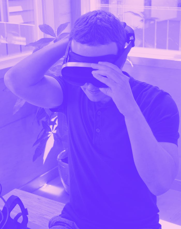 Mark Zuckerberg trying on the Holocake 2 prototype.