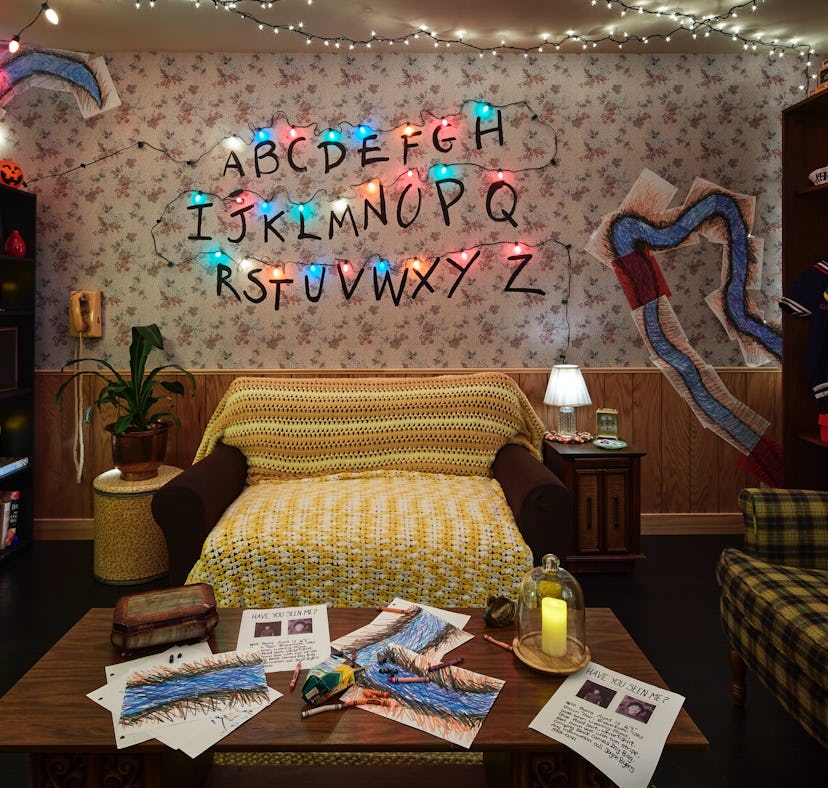 This 'Stranger Things' suite in Indiana looks like the Byers' living room.