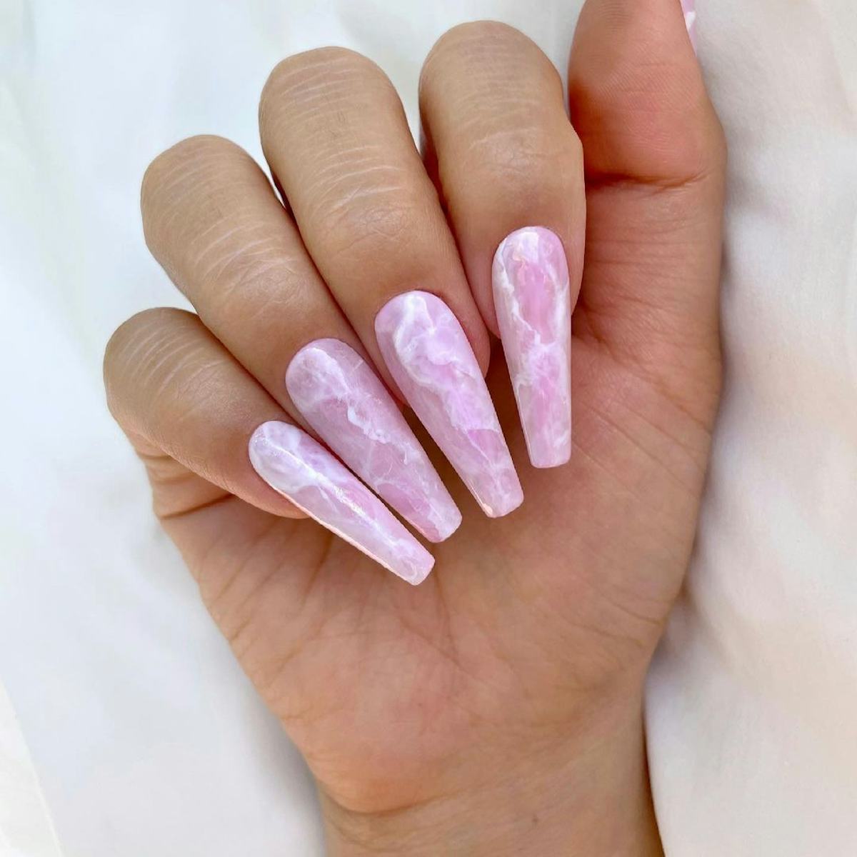 Short Coffin Nails That Shine This Summer