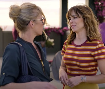 (L-R) Christina Applegate plays Jen Harding and Linda Cardellini plays Judy Hale in 'Dead to Me.'