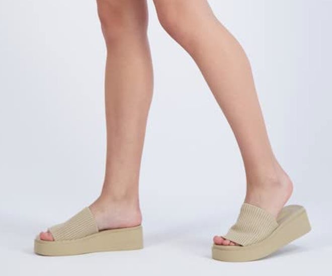 CUSHIONAIRE Knit Platform Sandal