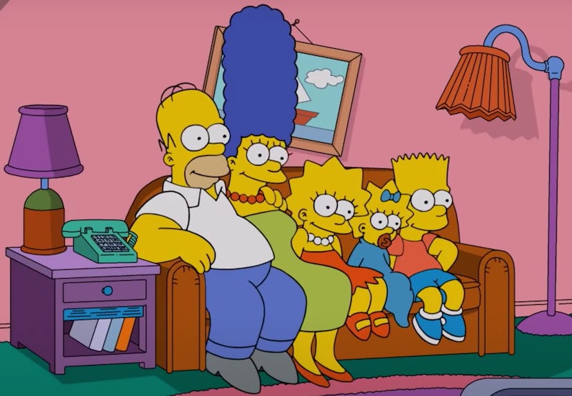 The Simpsons Family gathers on the couch during the intro. 