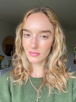 hannah baxter gentle skin care routine selfie