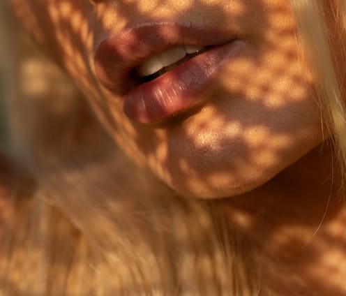 Makeup artists list the summer 2022 lipstick colors you'll see everywhere this season.