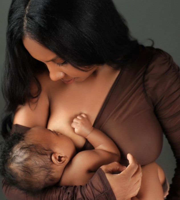 mom breastfeeding