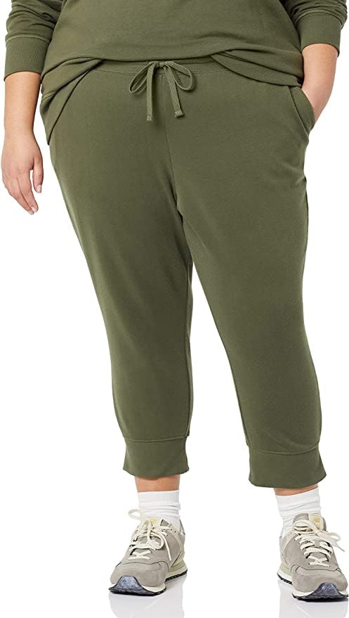 Amazon Essentials Women&rsquo;s French Terry Fleece Capri Jogger Sweatpants
