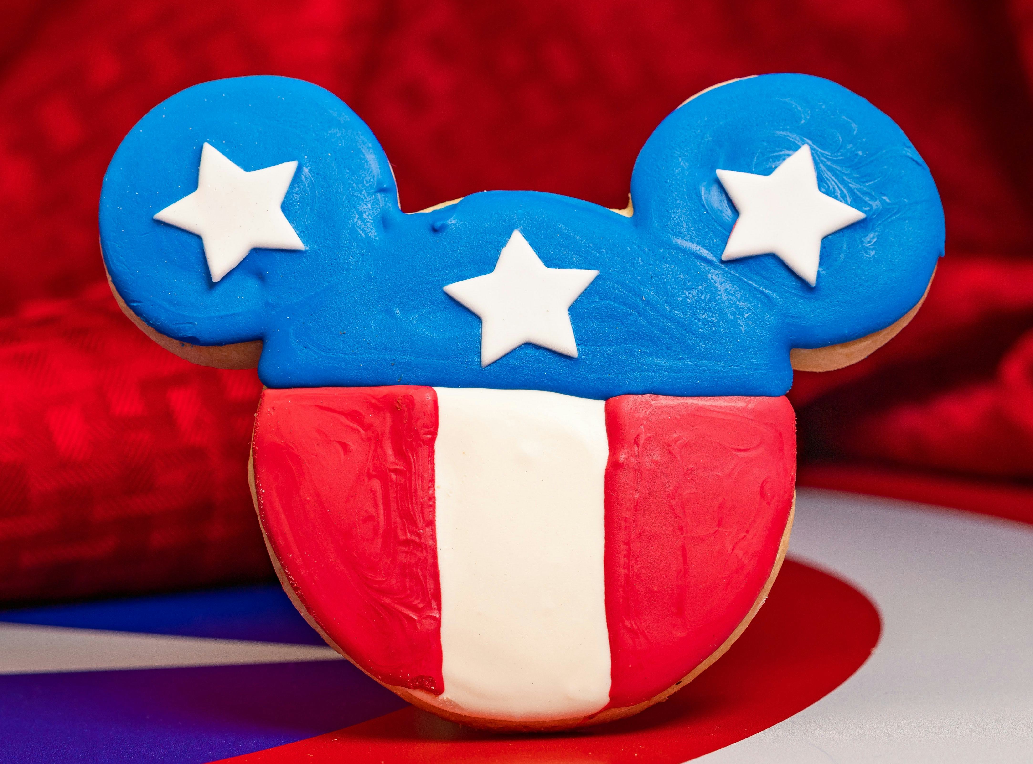 The Disney Fourth of July treats in the Disney Parks include a Mickey cookie. 