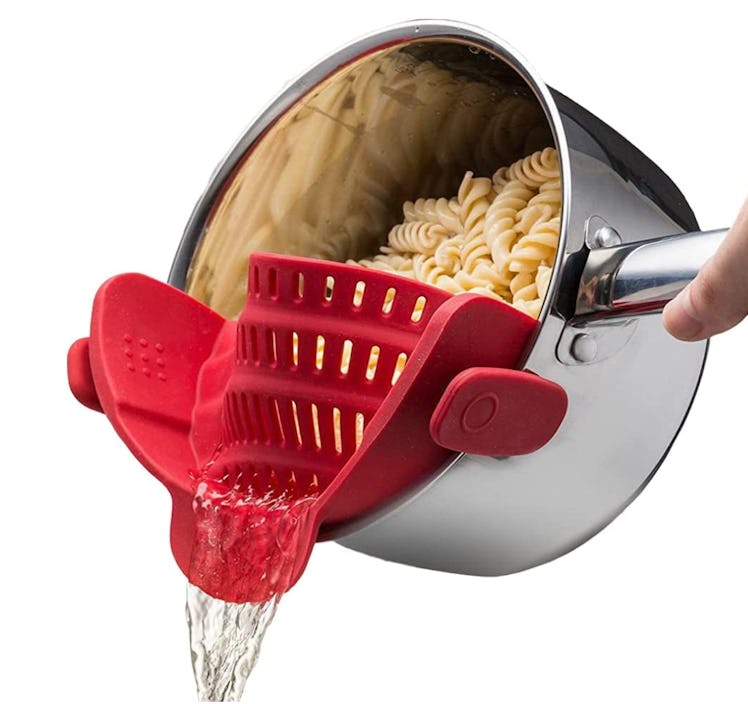 Kitchen Gizmo Pot Strainer