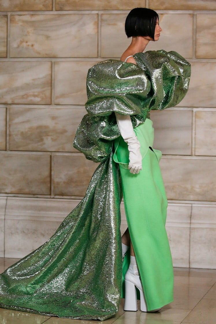 Model on the NY Fashion Week Fall 2022 runway in a Marc Jacobs green dress and white heels