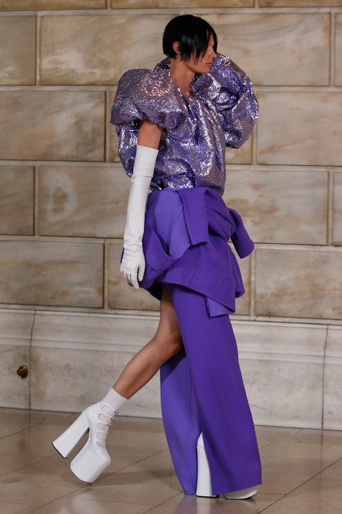 model walking in the marc jacobs show