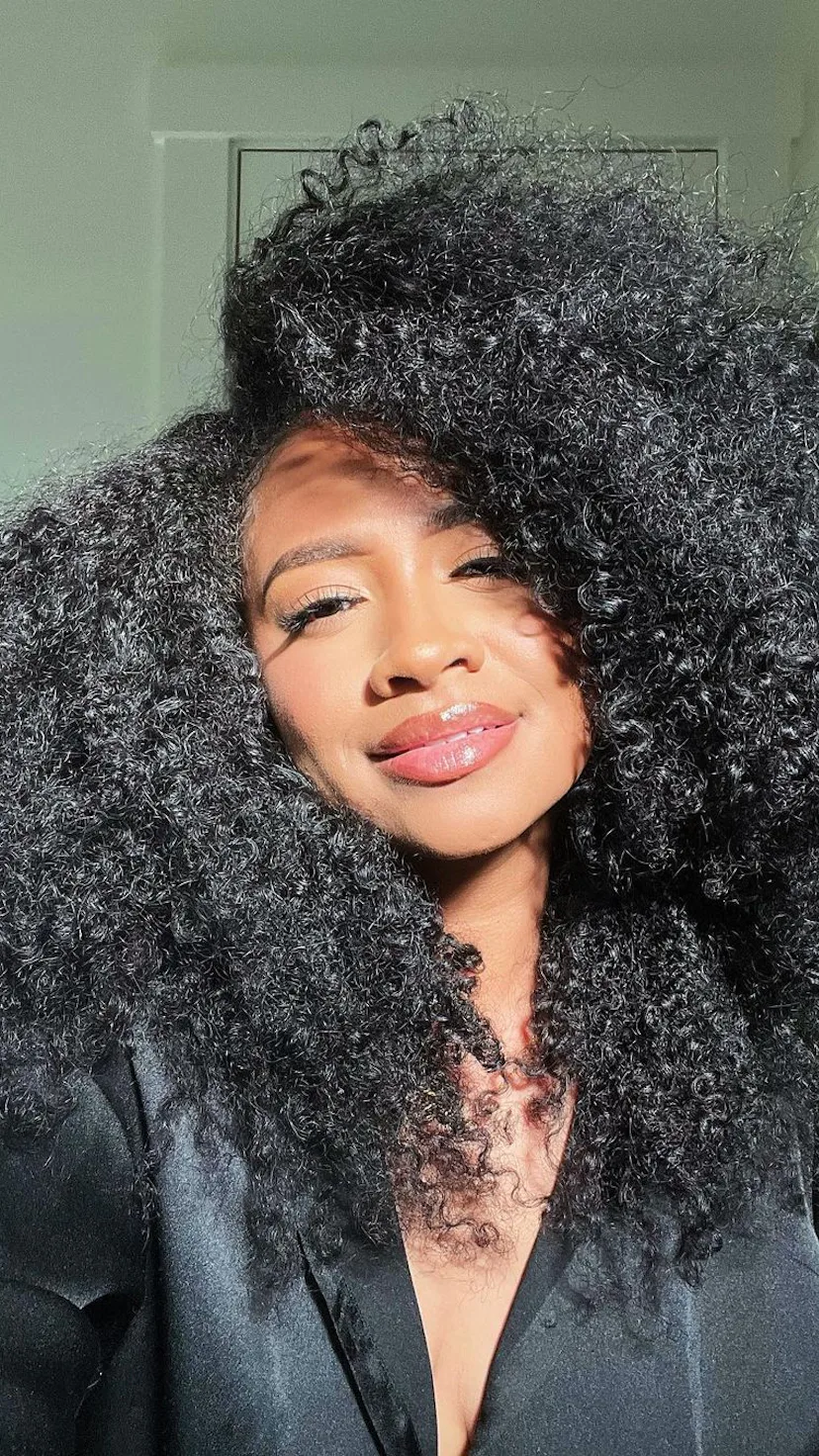 Must- try hairstyles for a long natural hair