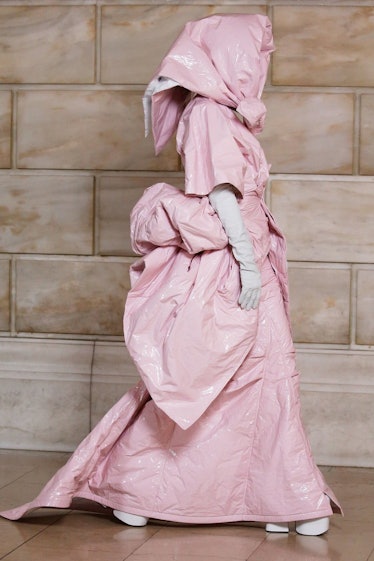 Model on the NY Fashion Week Fall 2022 runway in a Marc Jacobs pink dress