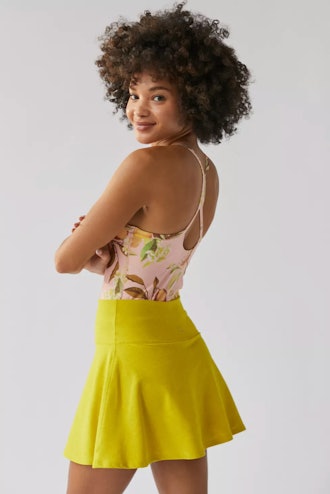 model wearing beyond yoga tie breakers shorts in yellow