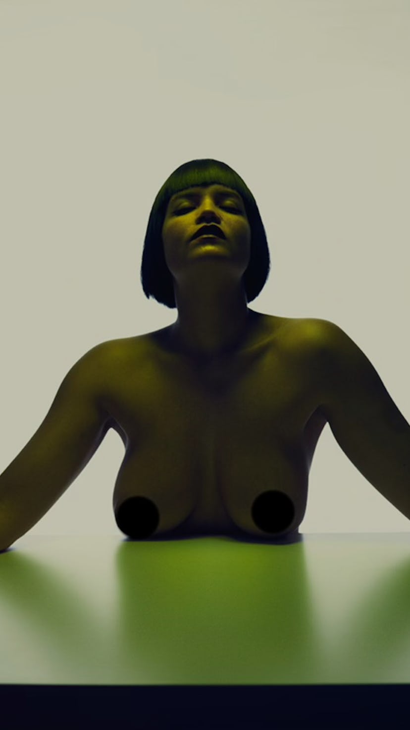 Model Tessa Kuragi nearly naked